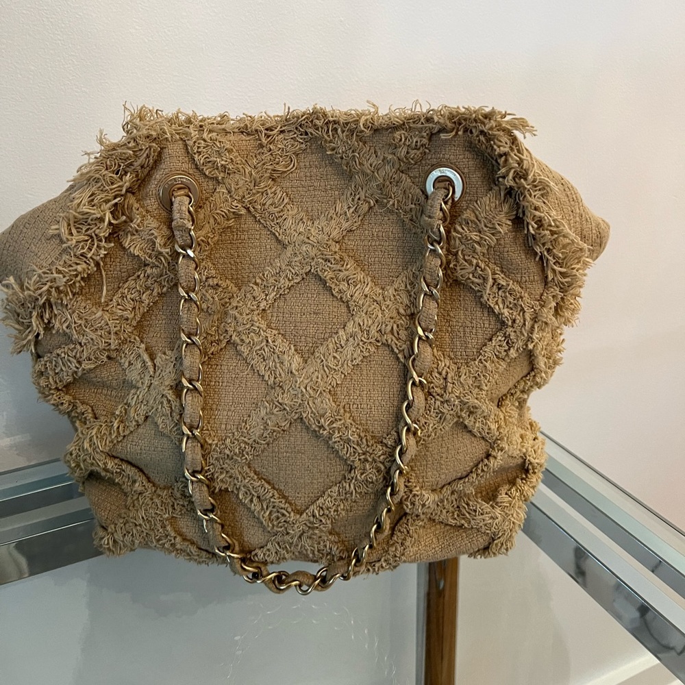 CHANEL ORGANIC RODE
WOVEN QUILTED NATURE BEIGE
TWEED TOTE